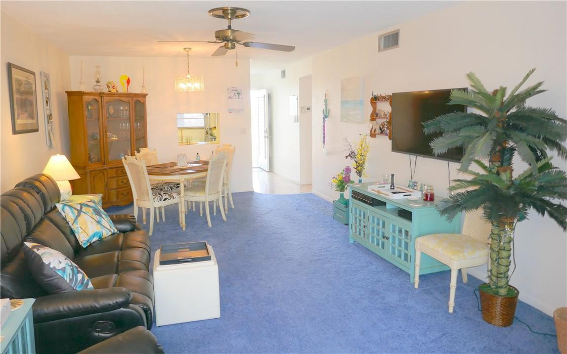 VILLAGE ROYALE ON GREEN - Residential
