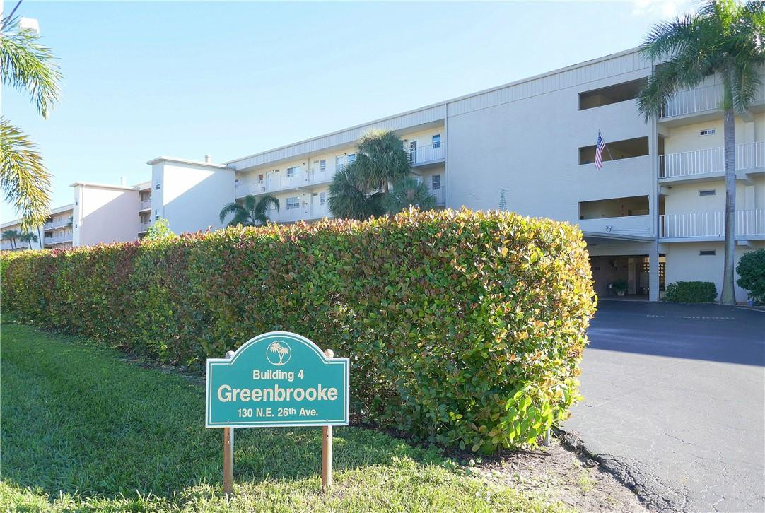 VILLAGE ROYALE ON GREEN - Residential