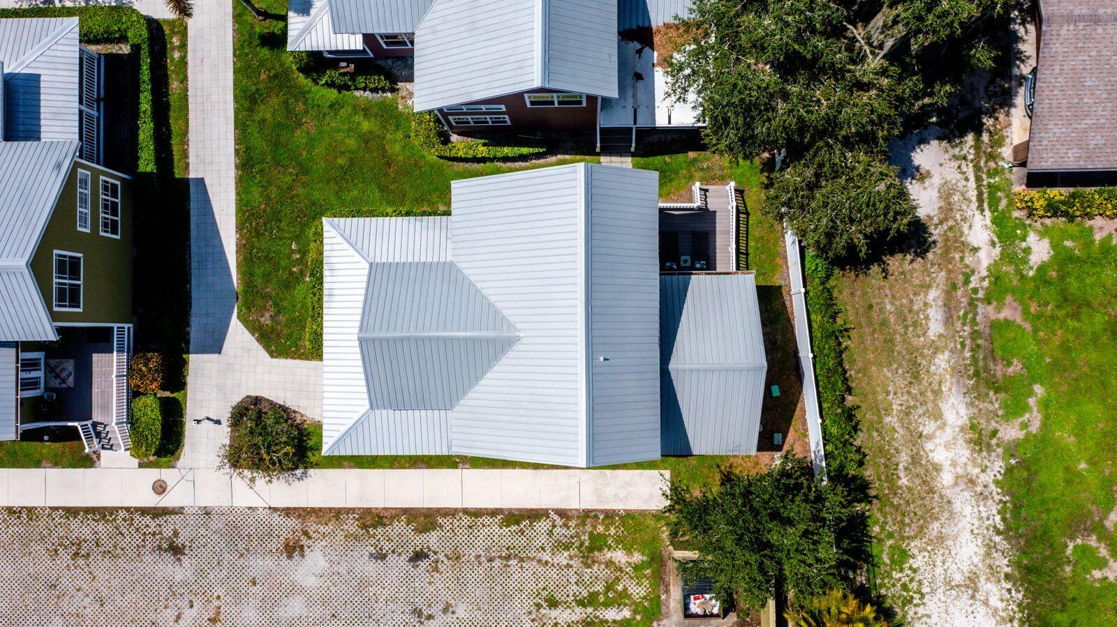 COTTAGES/THE LAKE - Residential