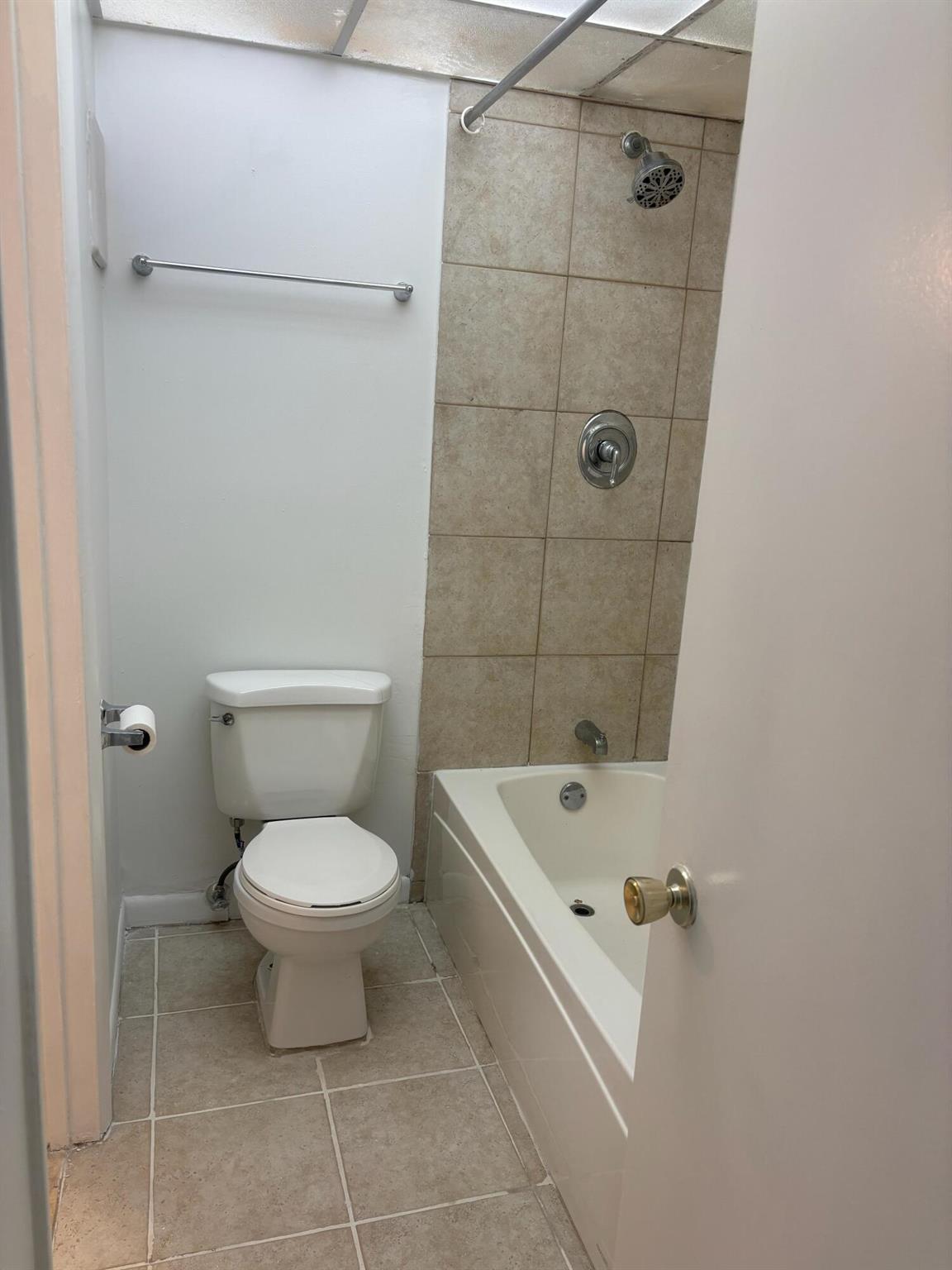 SPANISH OAKS CONDO - Residential Lease