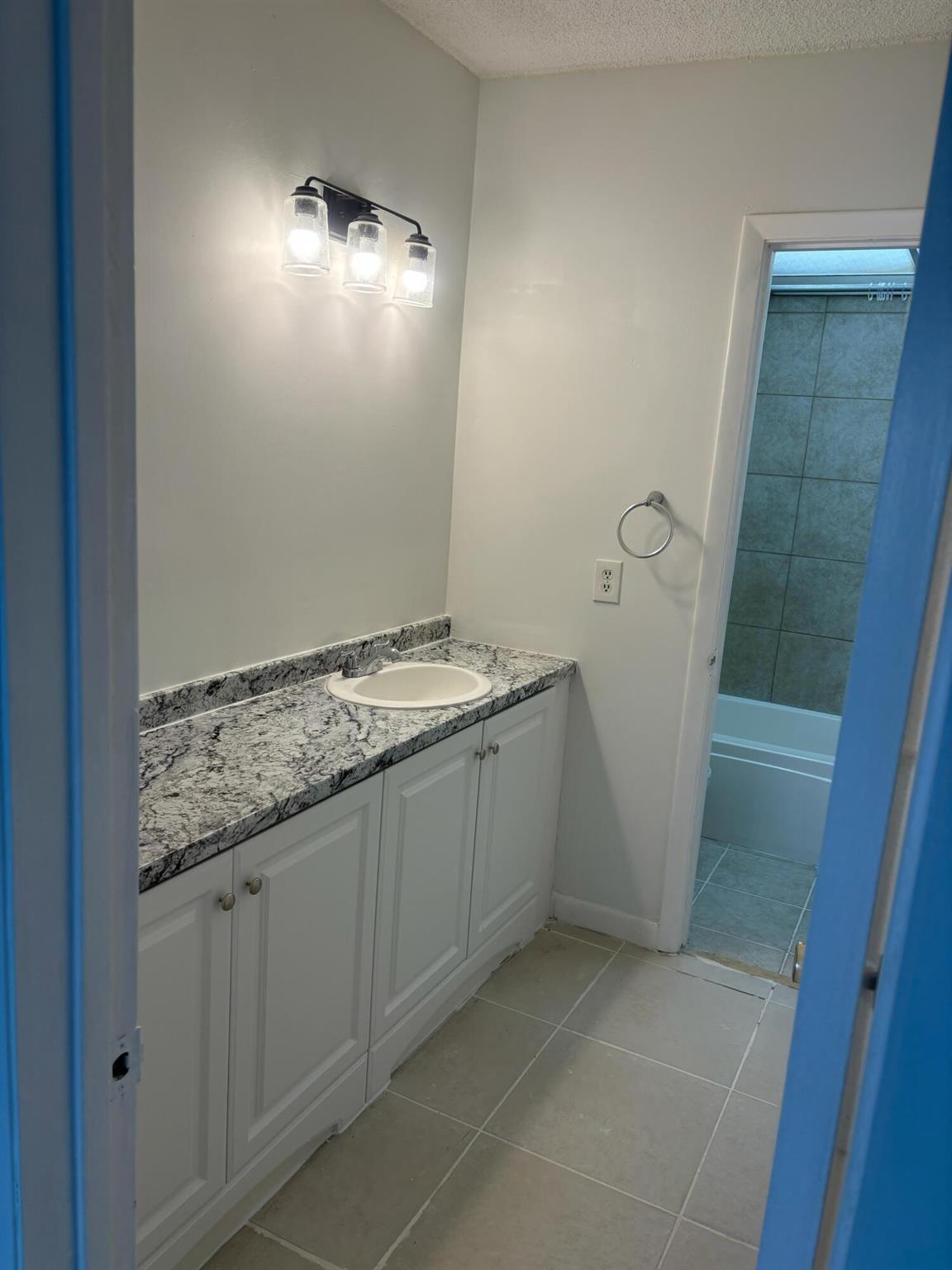 SPANISH OAKS CONDO - Residential Lease