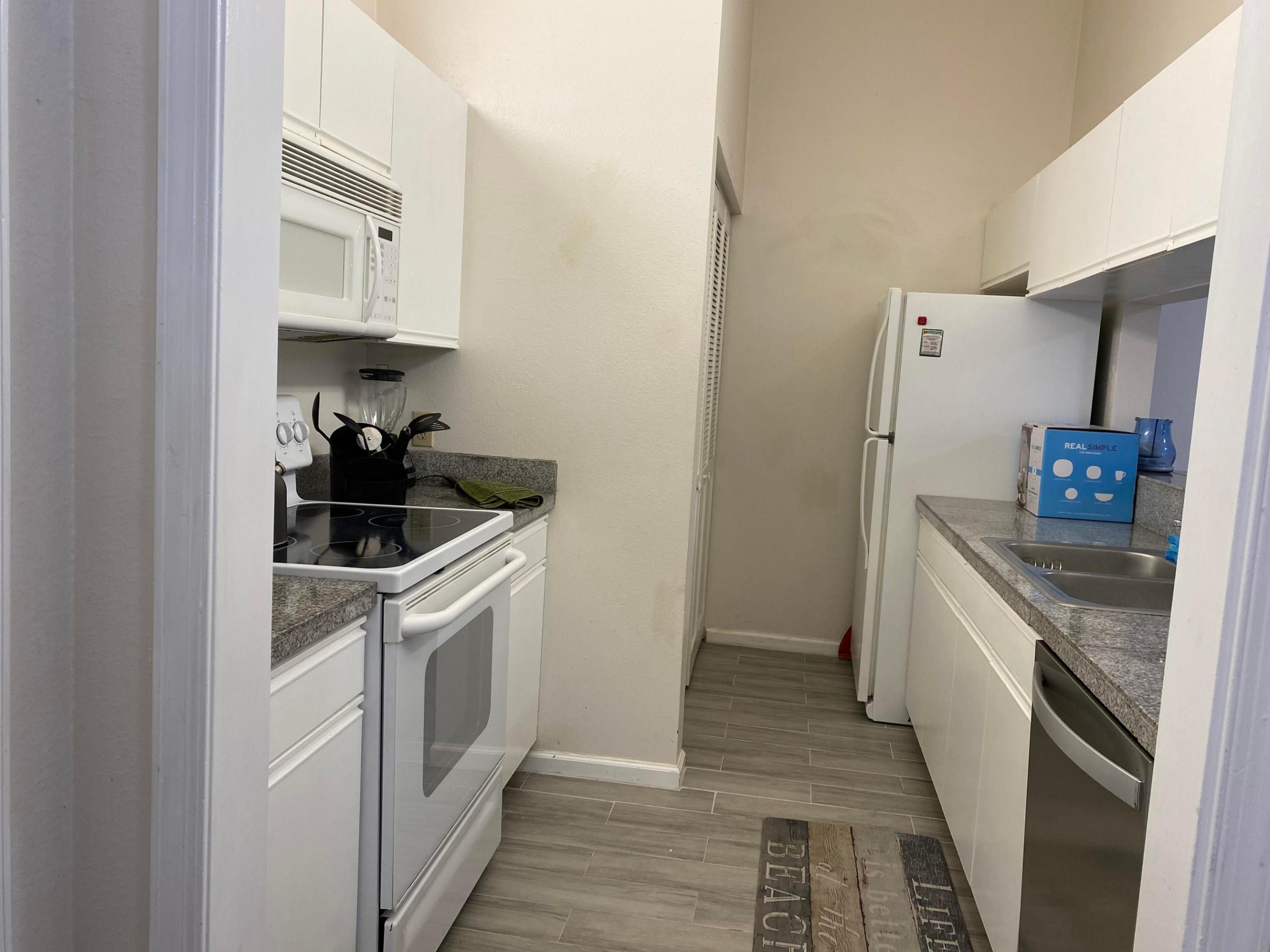 SUGAR POND MANOR OF WELLINGTON - Residential Lease