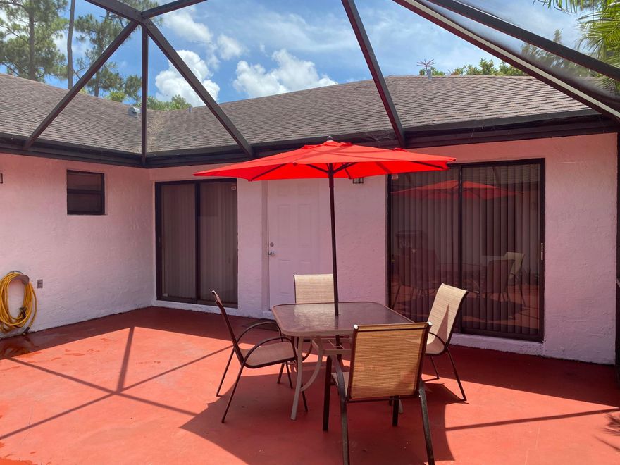 No HOA approval! Great 2 split bedrooms/2 bathrooms furnished rental - Queen and Full beds. Additional twin bed is available. Screened patio. All furnished with everything you need: linens, dishes, cookware, etc. Just bring your toothbrush! Walk to shopping. Close to show grounds! Note seasonal, off-seasonal and yearly rent price.