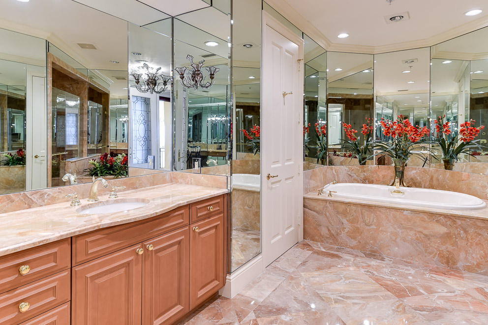 ONE WATERMARK PLACE OF THE PALM BEACHES - Residential