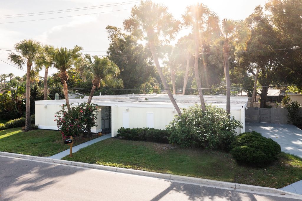 Photo of 1210 S 10th S Street St, Fort Pierce, FL 34950 (MLS # R10804279)