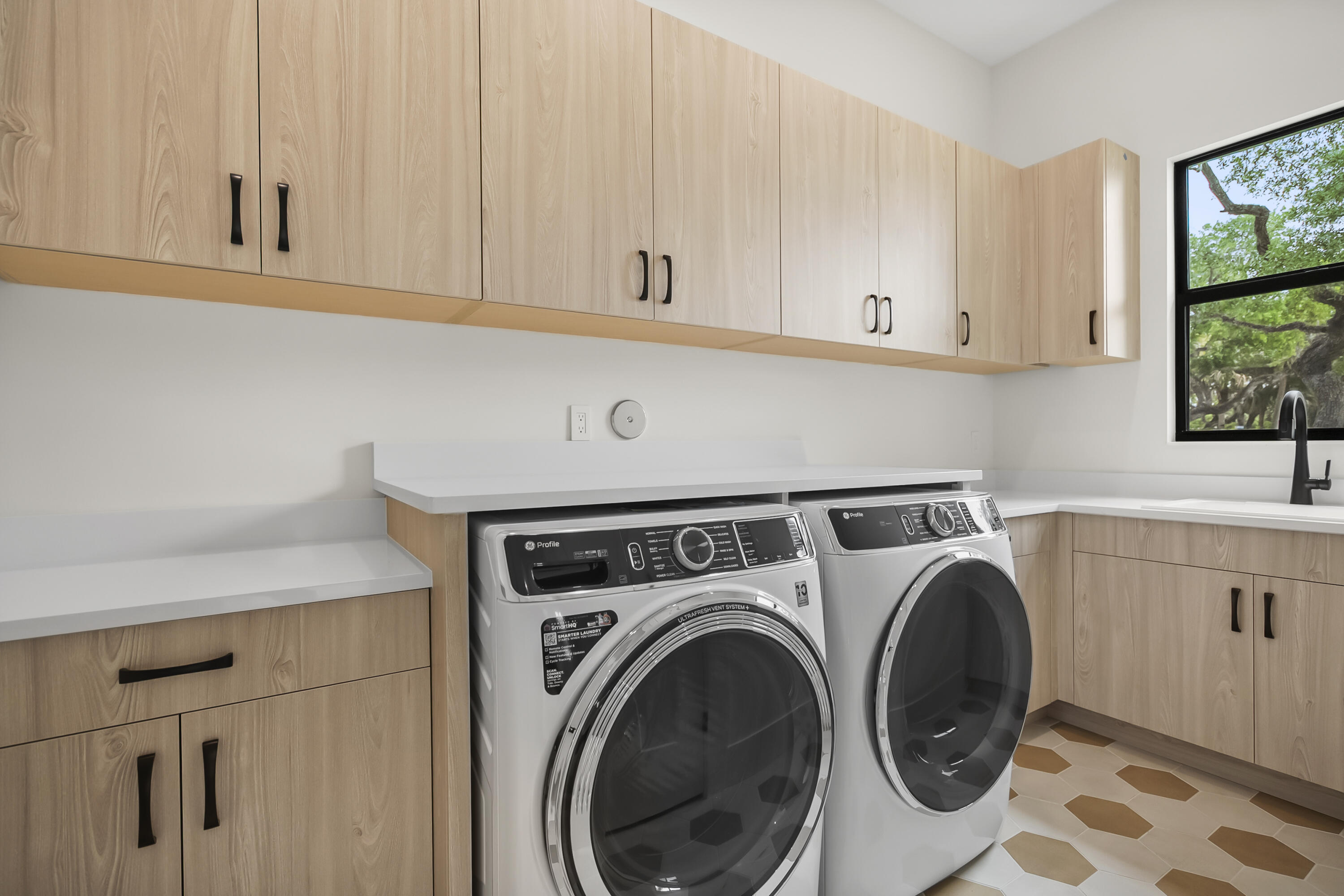 SEAGLASS P. D. - Residential