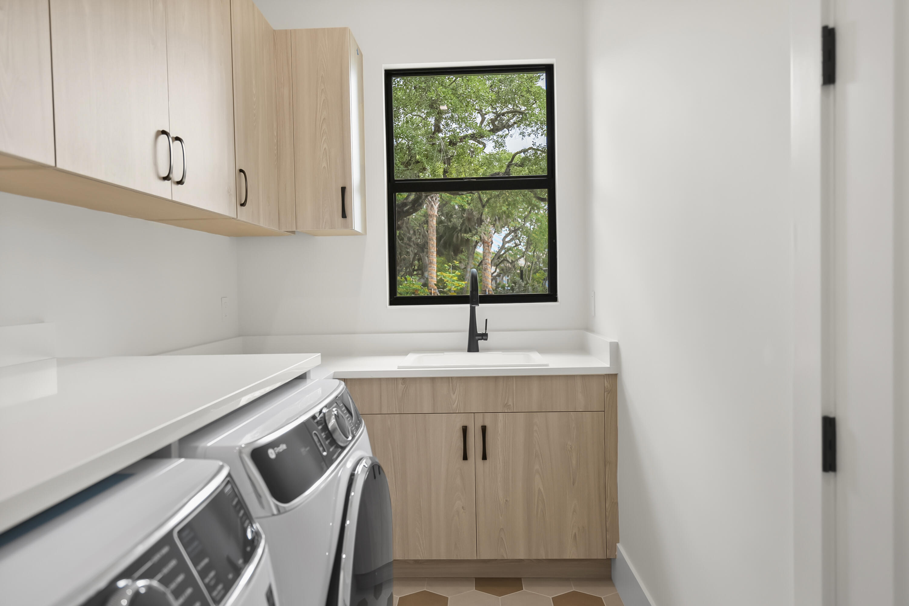 SEAGLASS P. D. - Residential