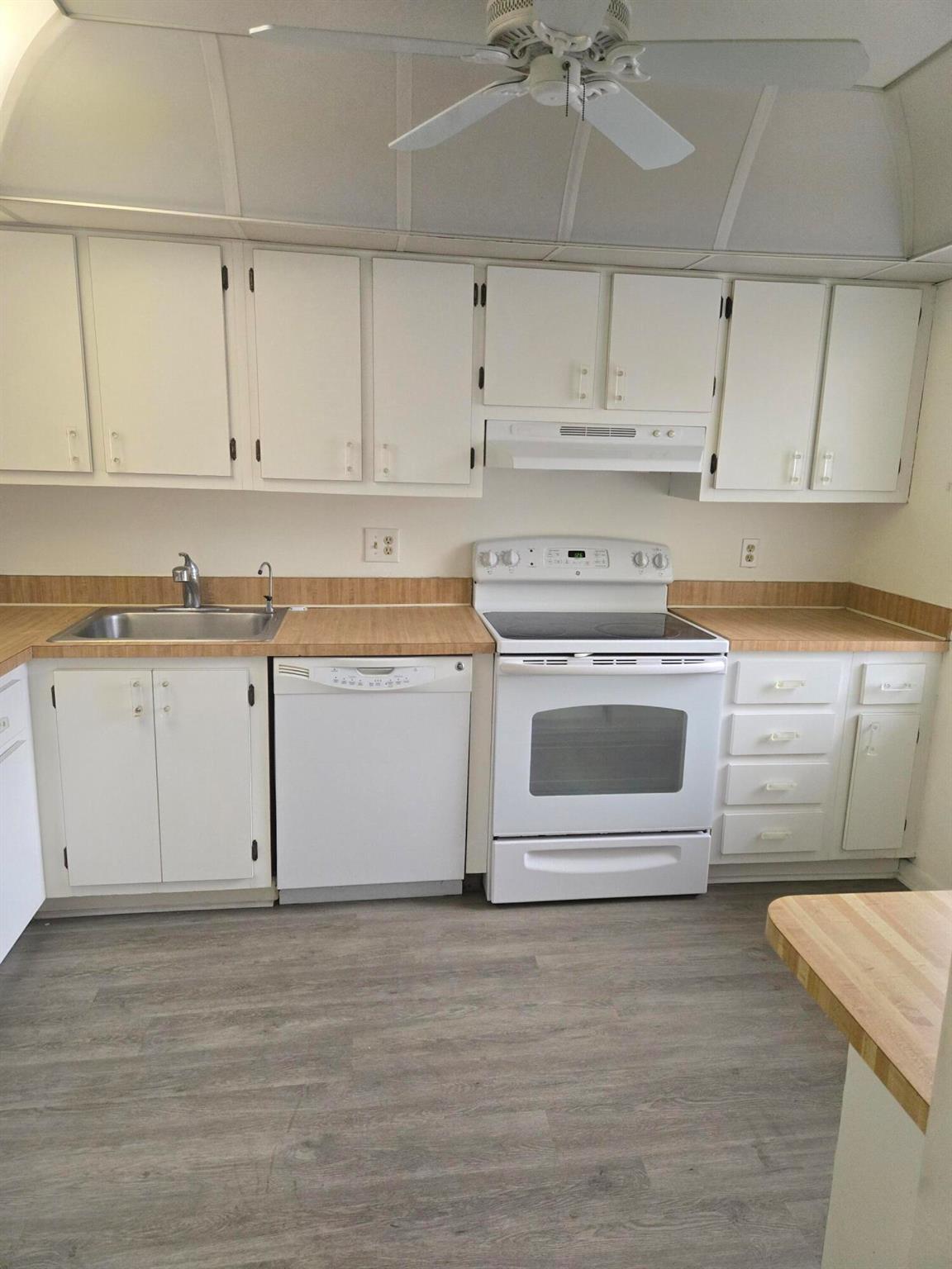 FAIRWAYS OF BOCA LAGO - Residential