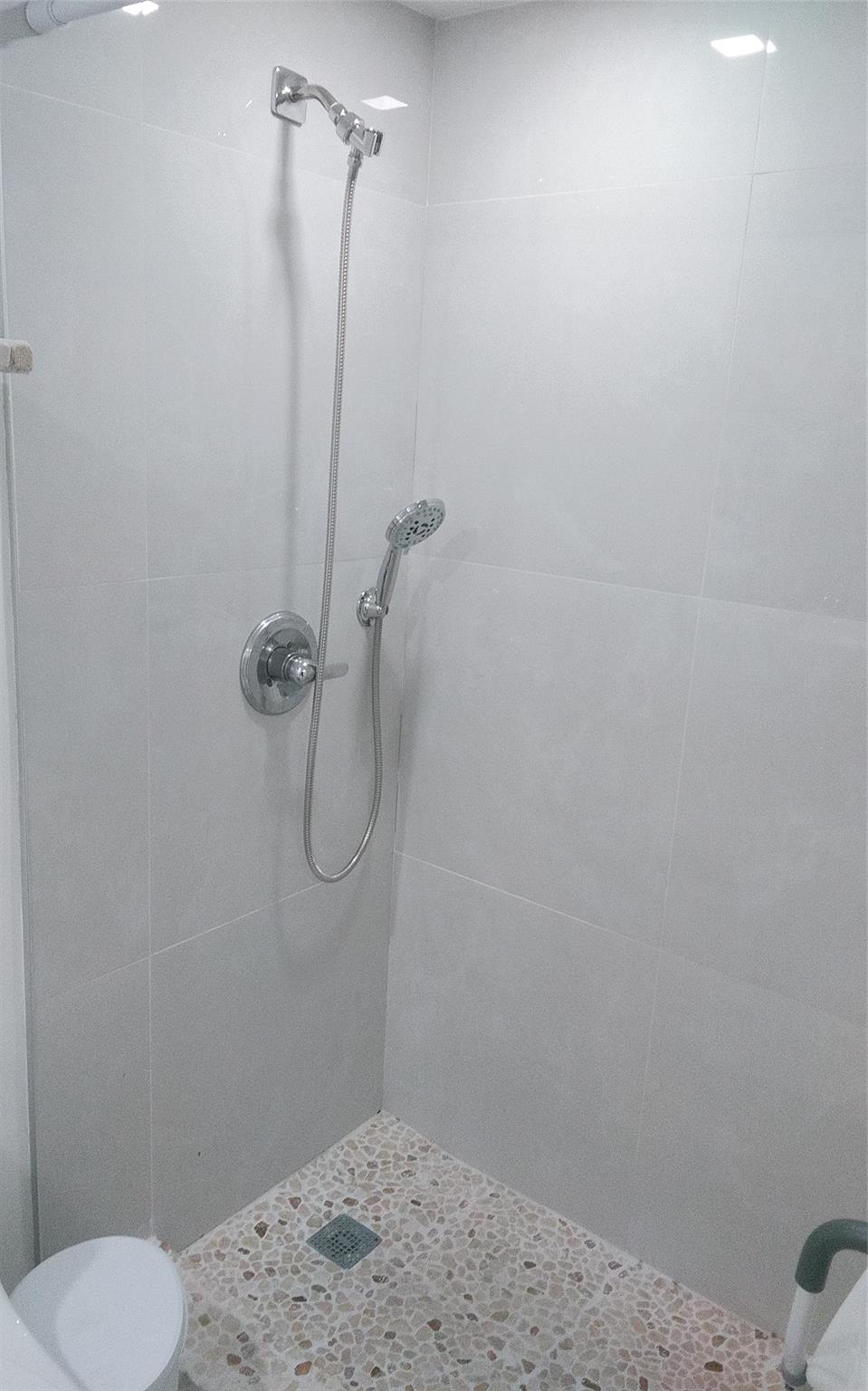 Kings Point Saxony A-O - Residential Lease