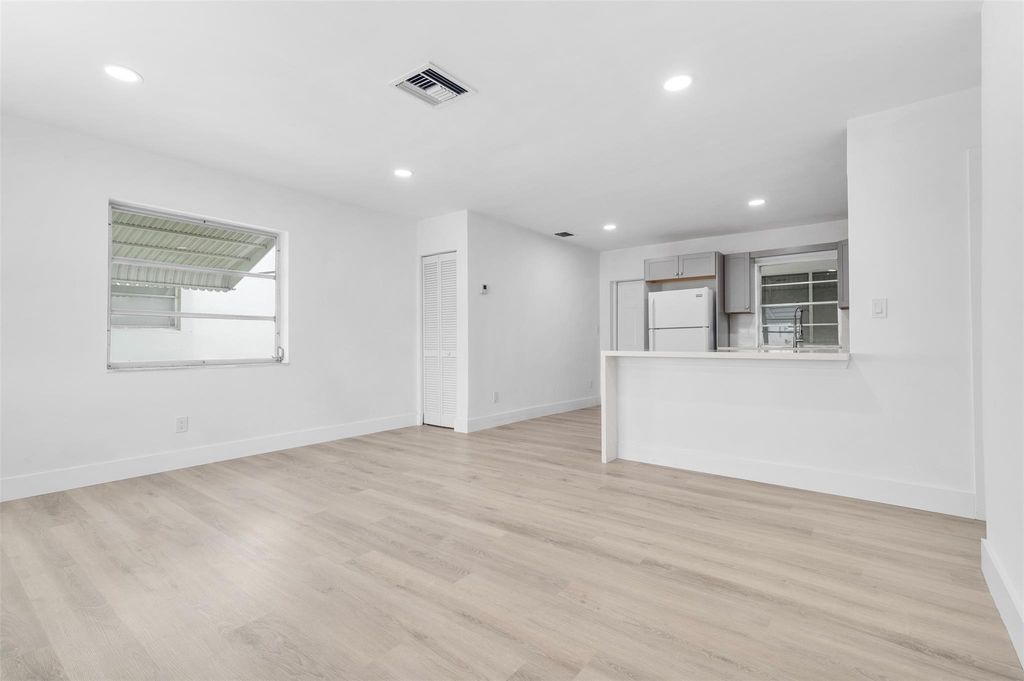 Photo of 1005 SW 3rd Way, Boynton Beach, FL 33426 (MLS # F10522816)