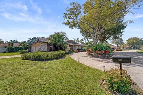 Photo of 9600 Conch Shell Manor, Plantation, FL 33324 (MLS # F10549174)