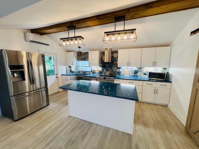 181 NE 15th Terrace, Boca Raton, FL, 33432/$450,000 3 181 NE 15th Terrace