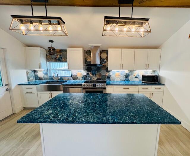 181 NE 15th Terrace, Boca Raton, FL, 33432/$450,000 4 181 NE 15th Terrace