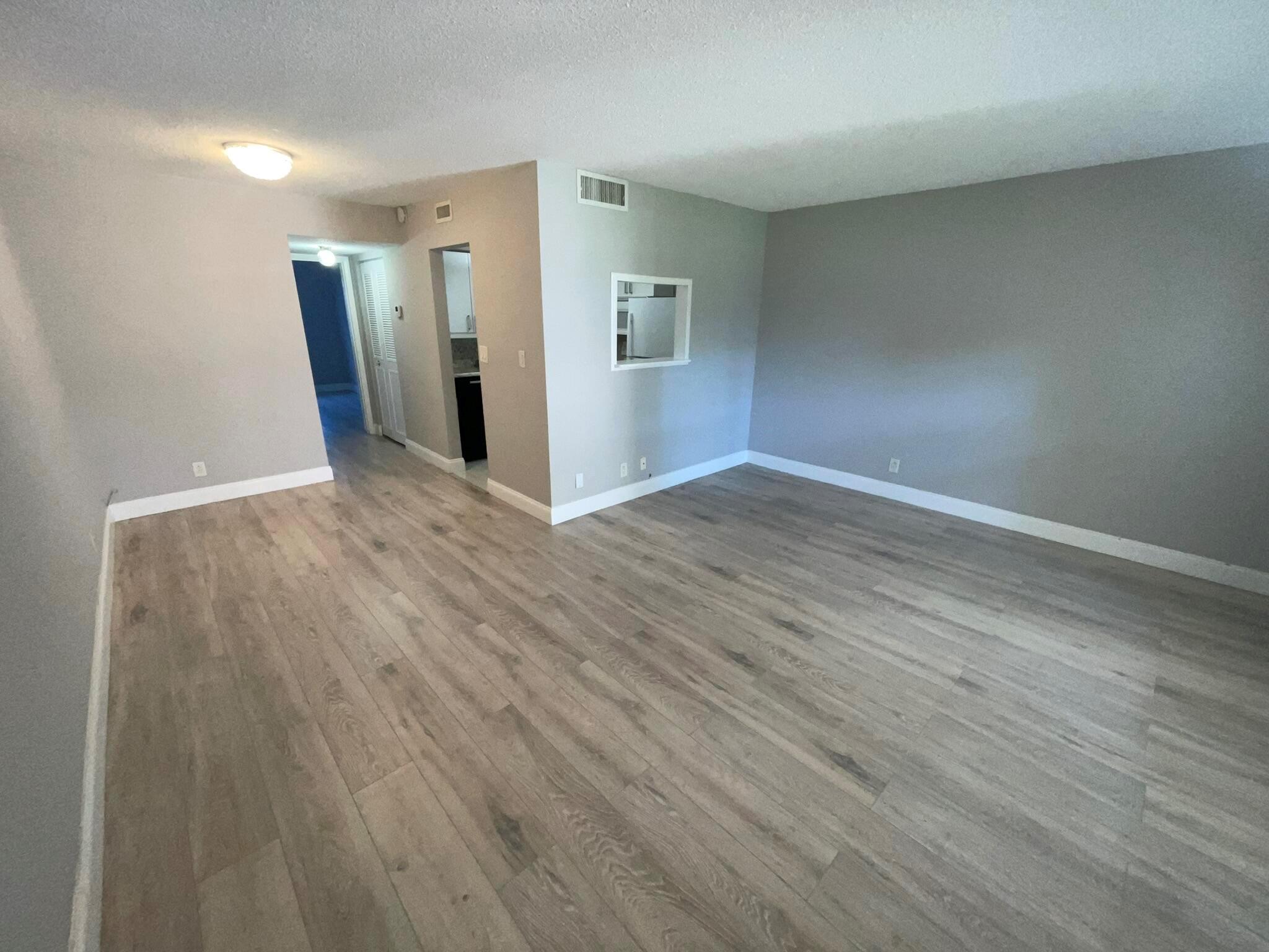 LAUDERDALE OAKS CONDO I - Residential