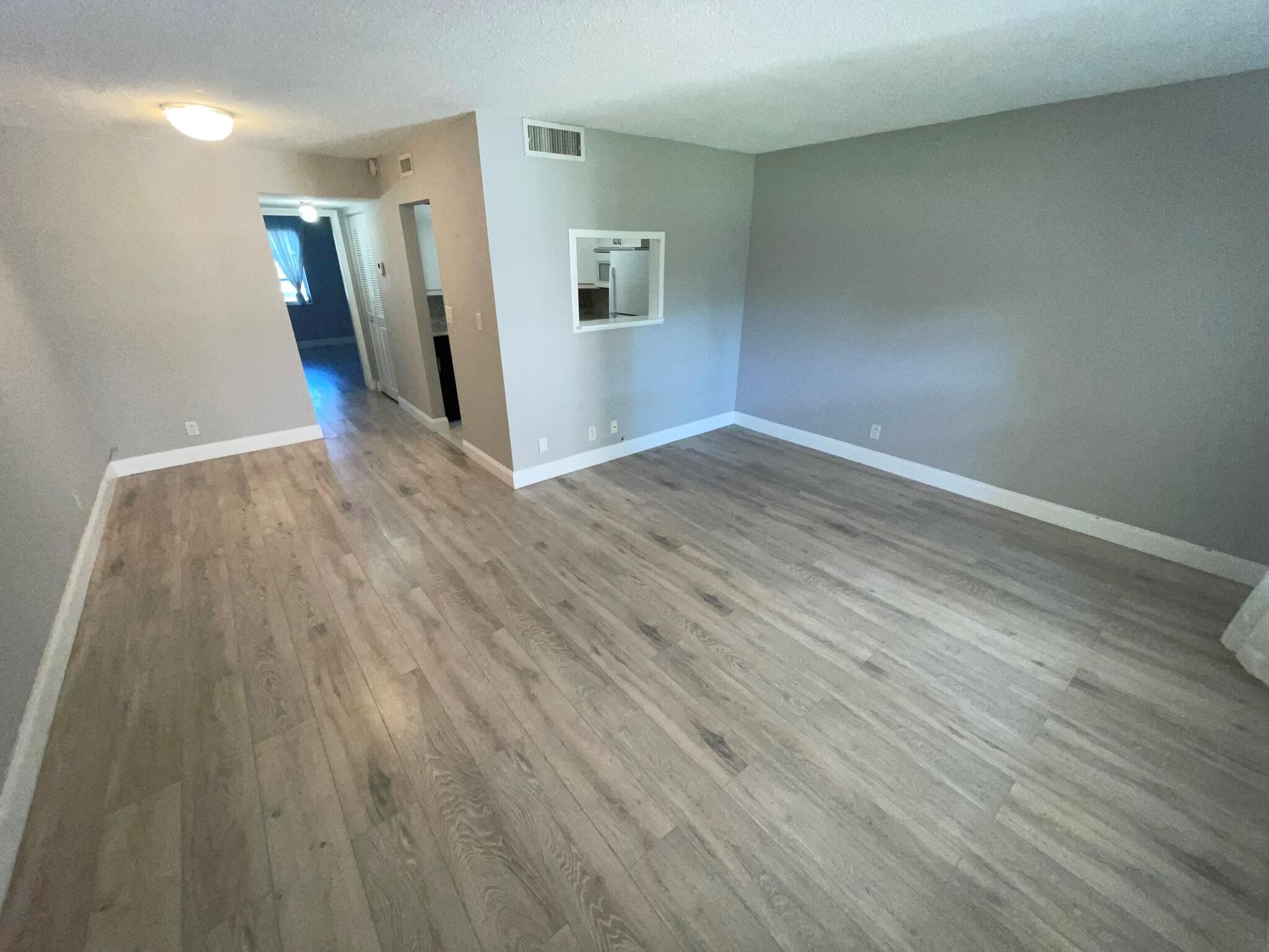 LAUDERDALE OAKS CONDO I - Residential