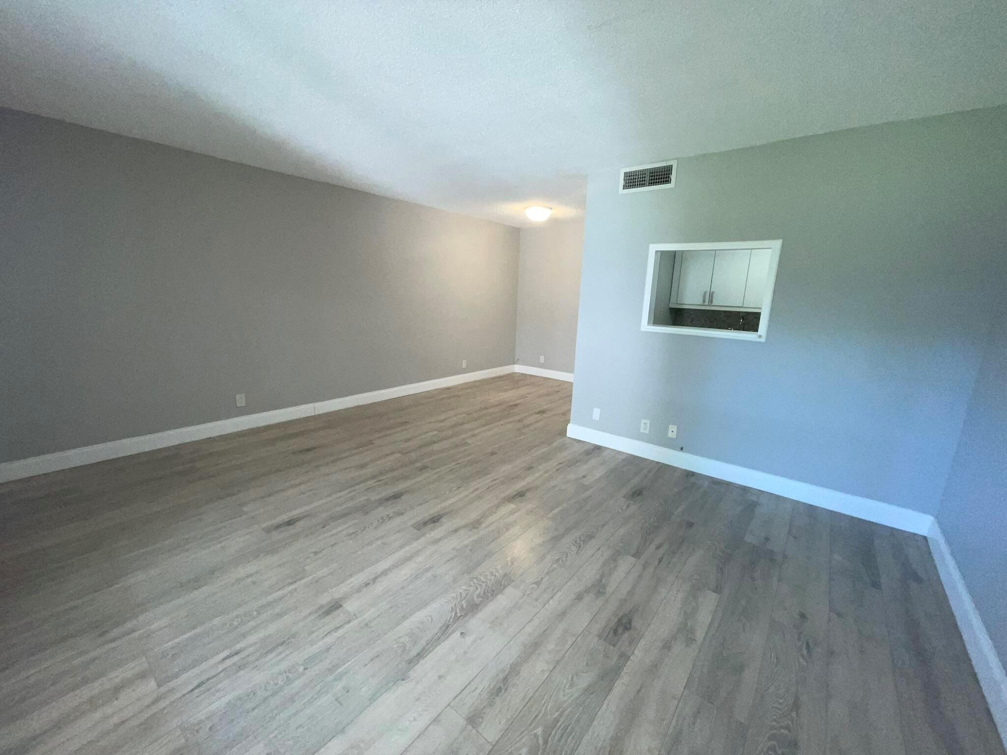 LAUDERDALE OAKS CONDO I - Residential