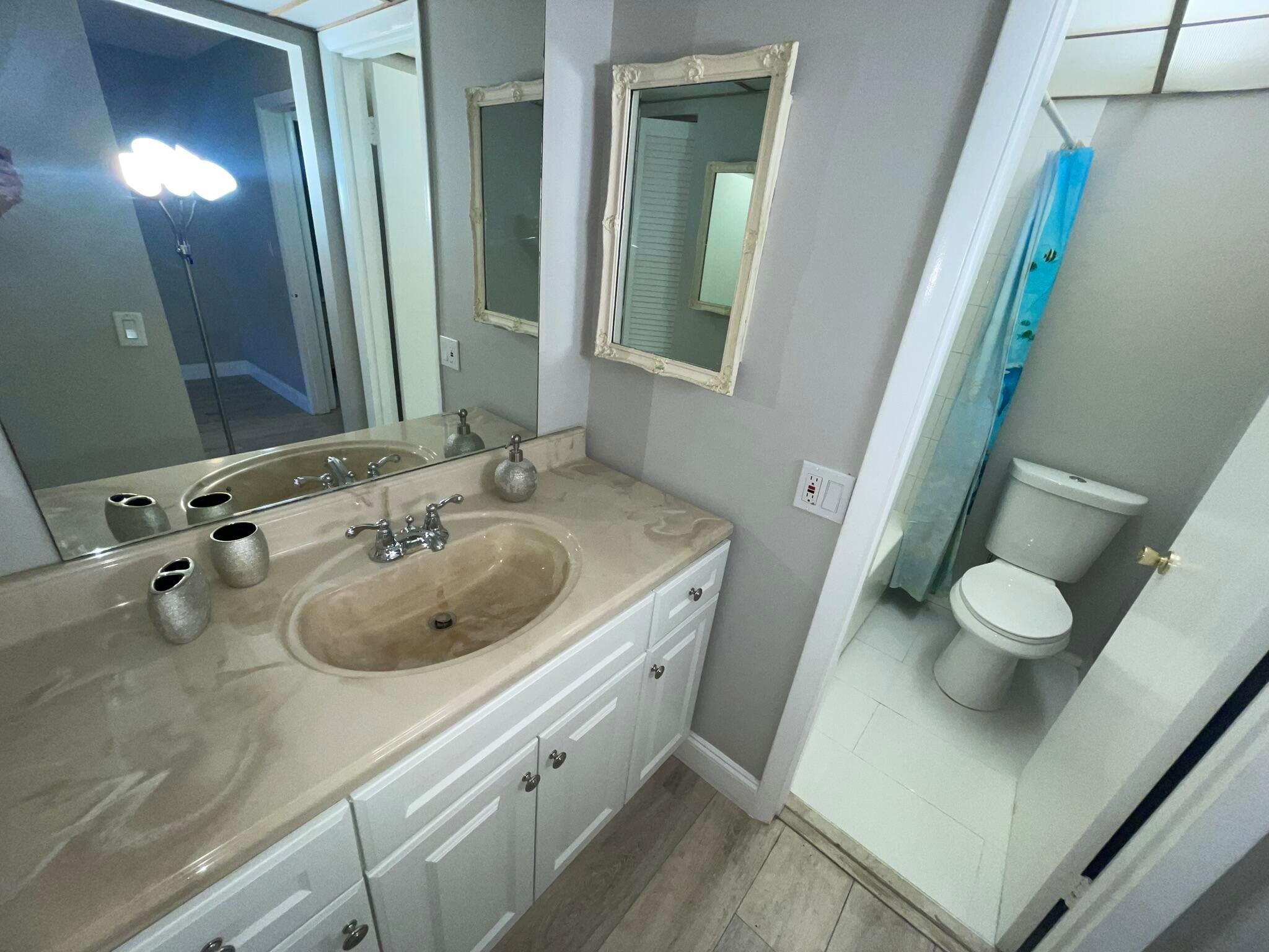 LAUDERDALE OAKS CONDO I - Residential