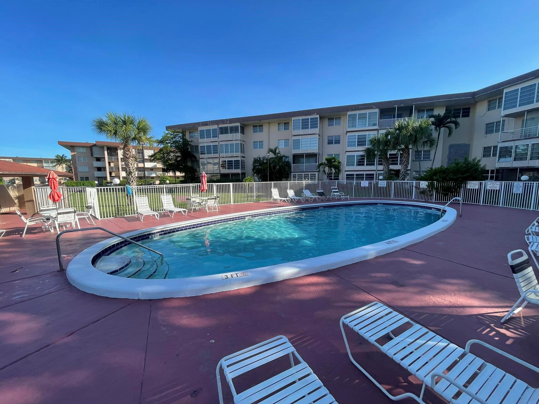LAUDERDALE OAKS CONDO I - Residential