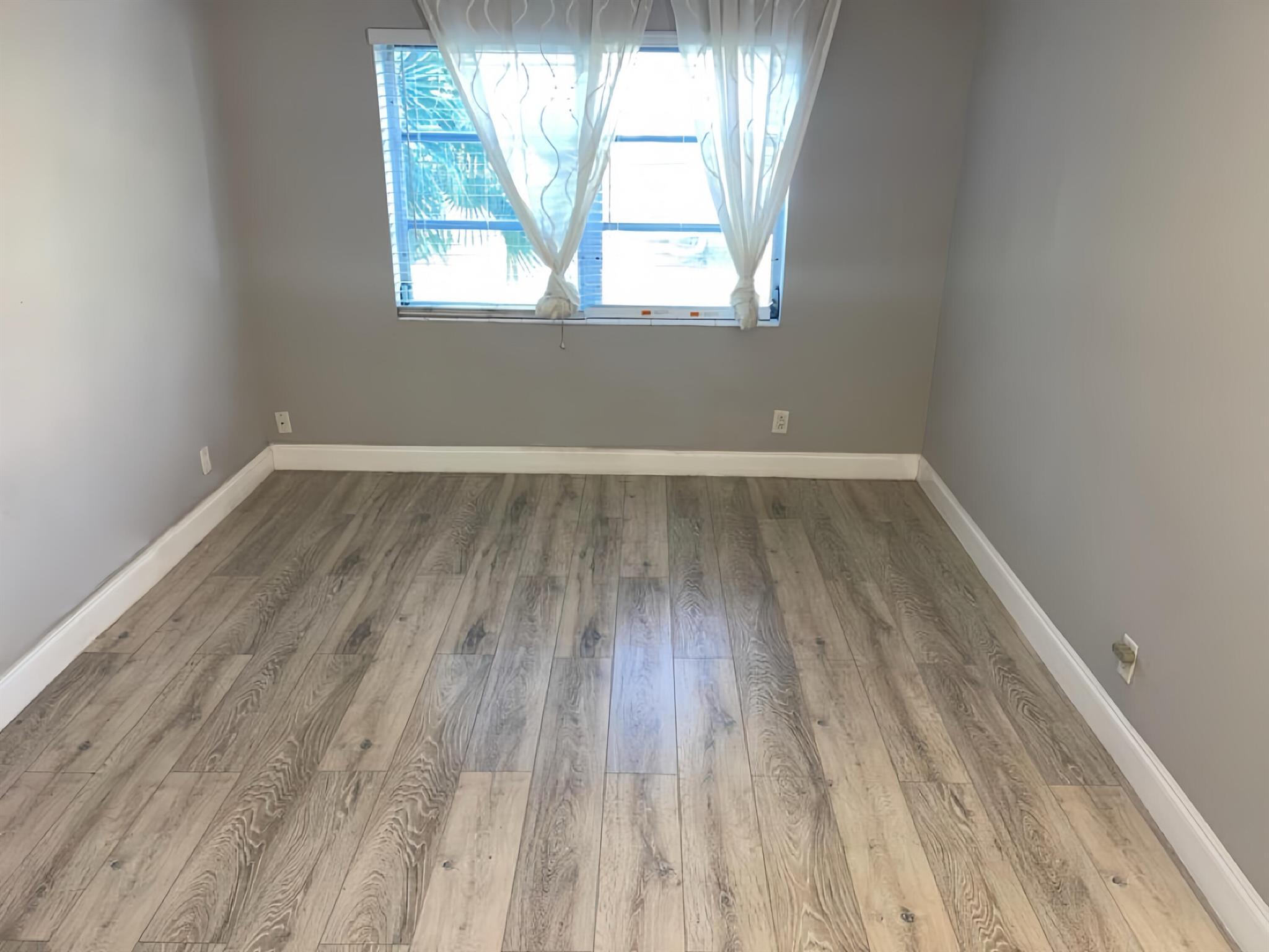 LAUDERDALE OAKS CONDO I - Residential