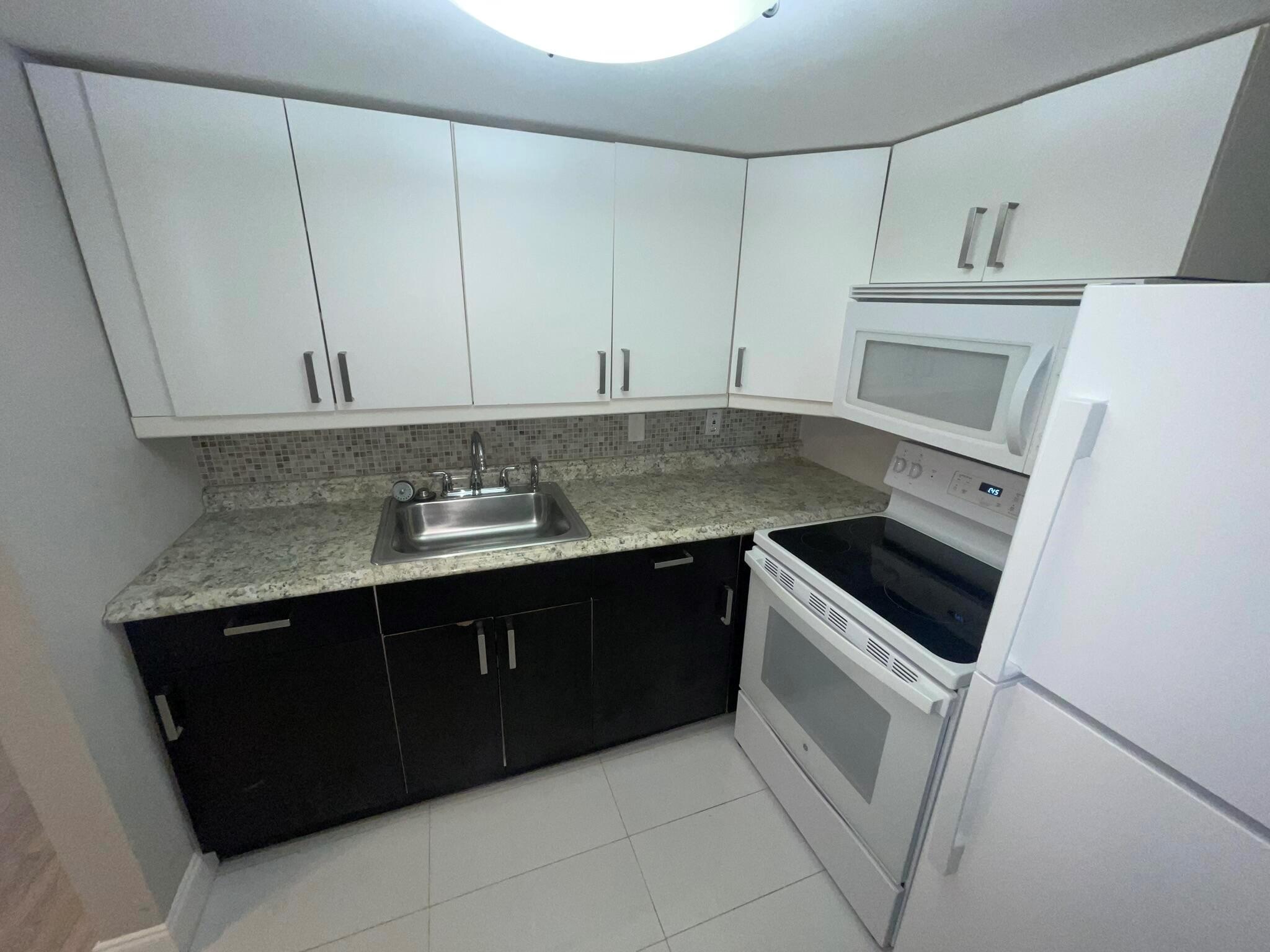 LAUDERDALE OAKS CONDO I - Residential