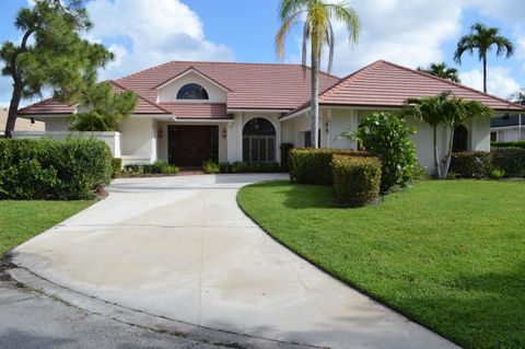 Photo of 4 Lochwick Road, Palm Beach Gardens, FL 33418 (MLS # B26012208)