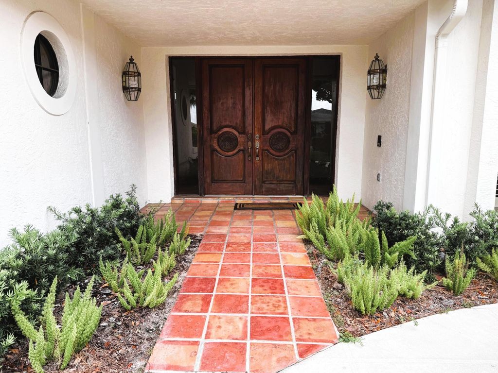 Photo of 4 Lochwick Road, Palm Beach Gardens, FL 33418 (MLS # B26012208)