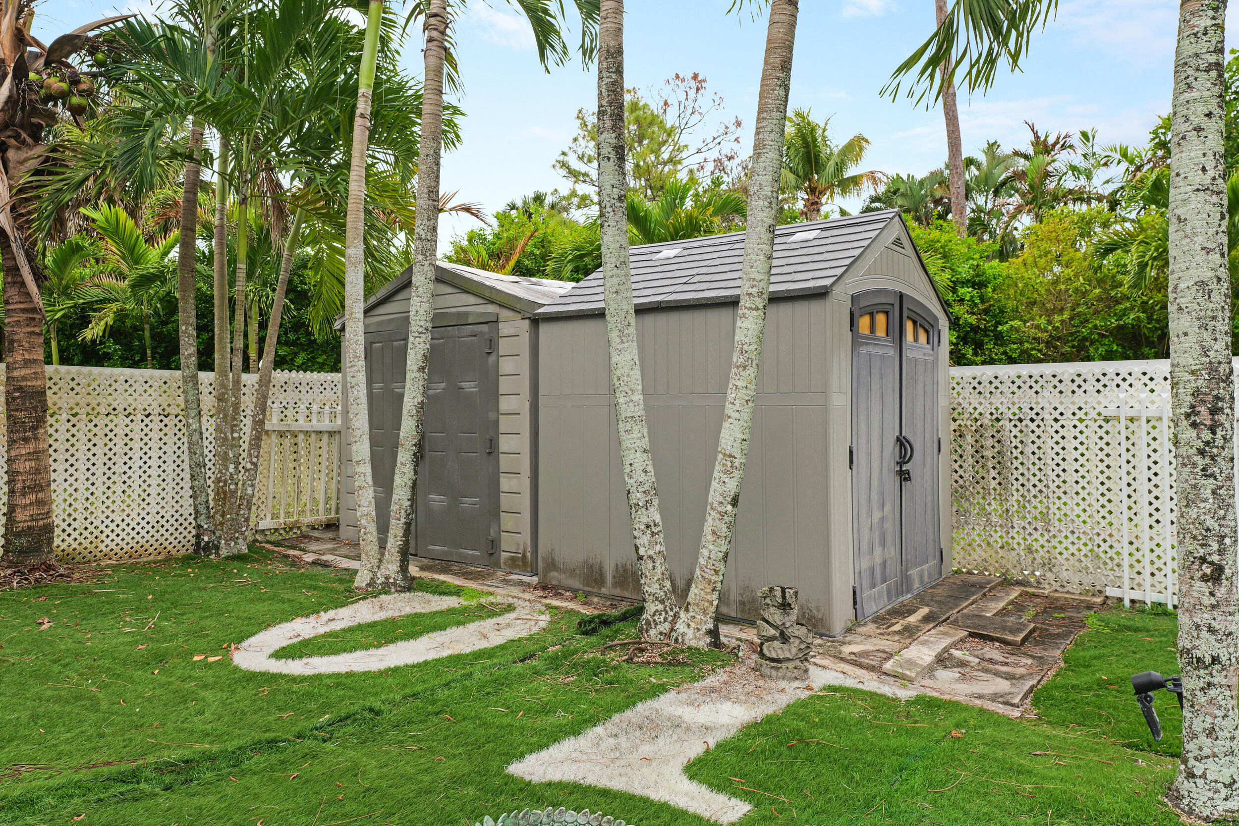 PINEWOOD GROVE OF WELLINGTON - Residential