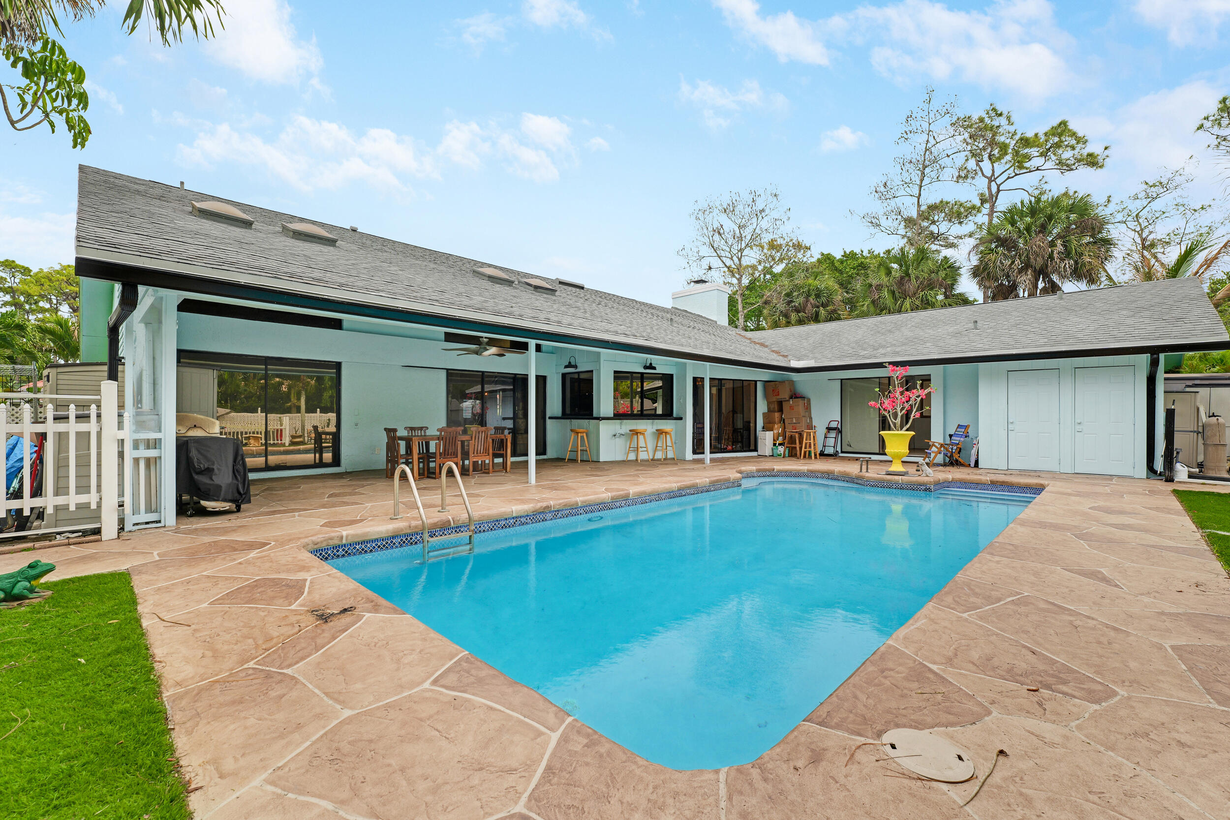 PINEWOOD GROVE OF WELLINGTON - Residential