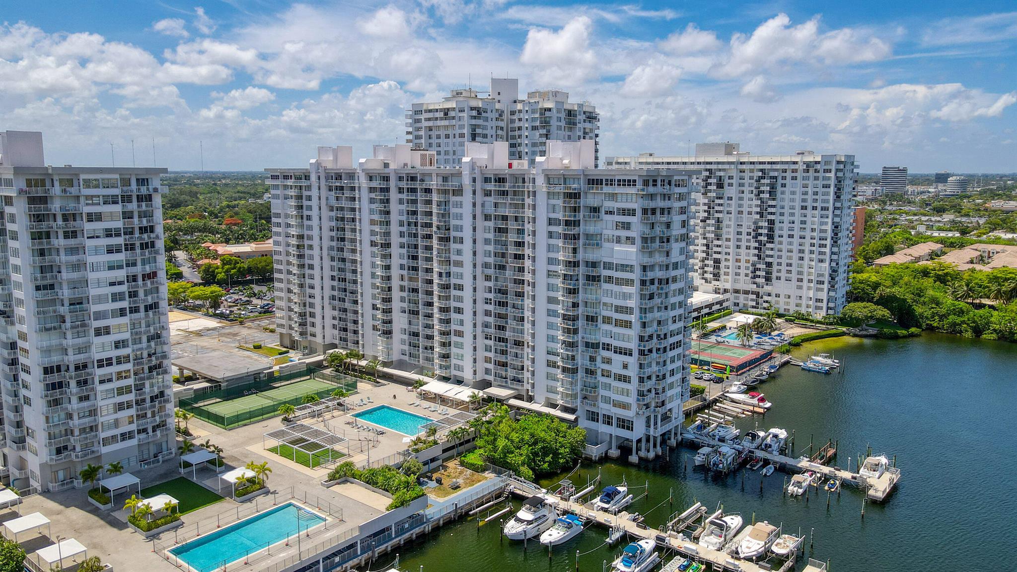 View photos, virtual tours, details... 18051 Biscayne Boulevard 1104