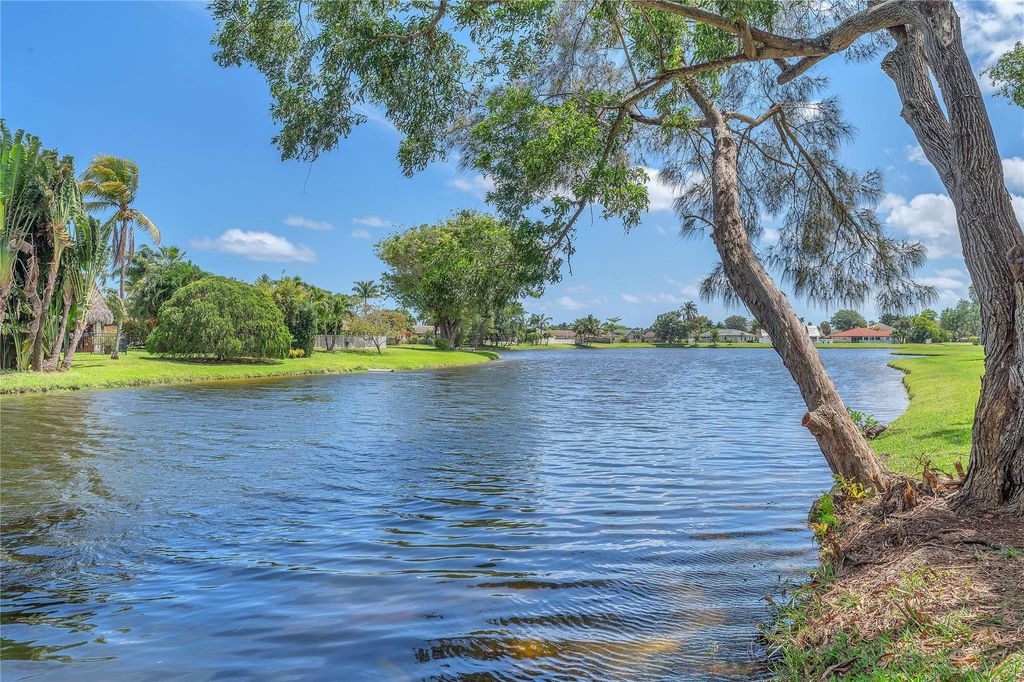 Photo of 68 Via De Casas Norte #68, Boynton Beach, FL 33426 (MLS # F10497441)