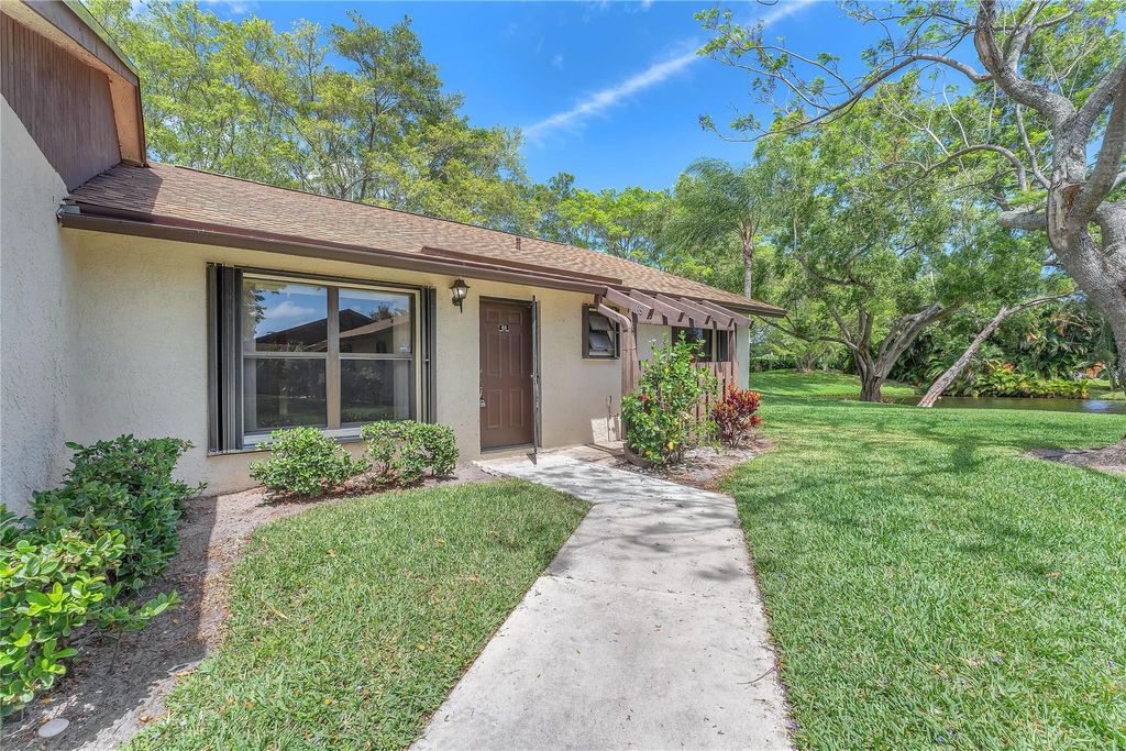 Photo of 68 Via De Casas Norte #68, Boynton Beach, FL 33426 (MLS # F10497441)