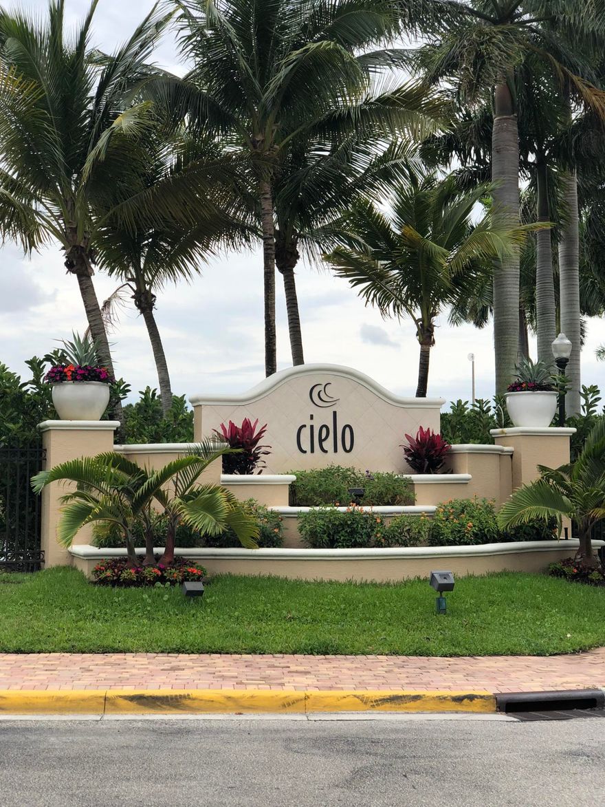 Sought after 2 story end unit Atlantic Model Townhome in Cielo in Palm Beach Gardens. 3 bedroom 2 1/2 bath, spacious, super clean and ready to move in! Heart of Donald Ross Village Shoppes. A must see - won't last. Walking distance to restaurants entertainment, and shopping. A short drive to beaches, golf and Roger Dean Stadium. Very close to I-95.