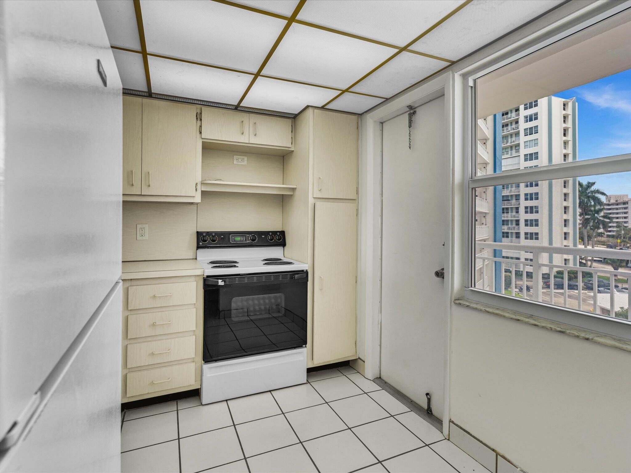 NASSAU HOUSE CONDOMINIUM - Residential