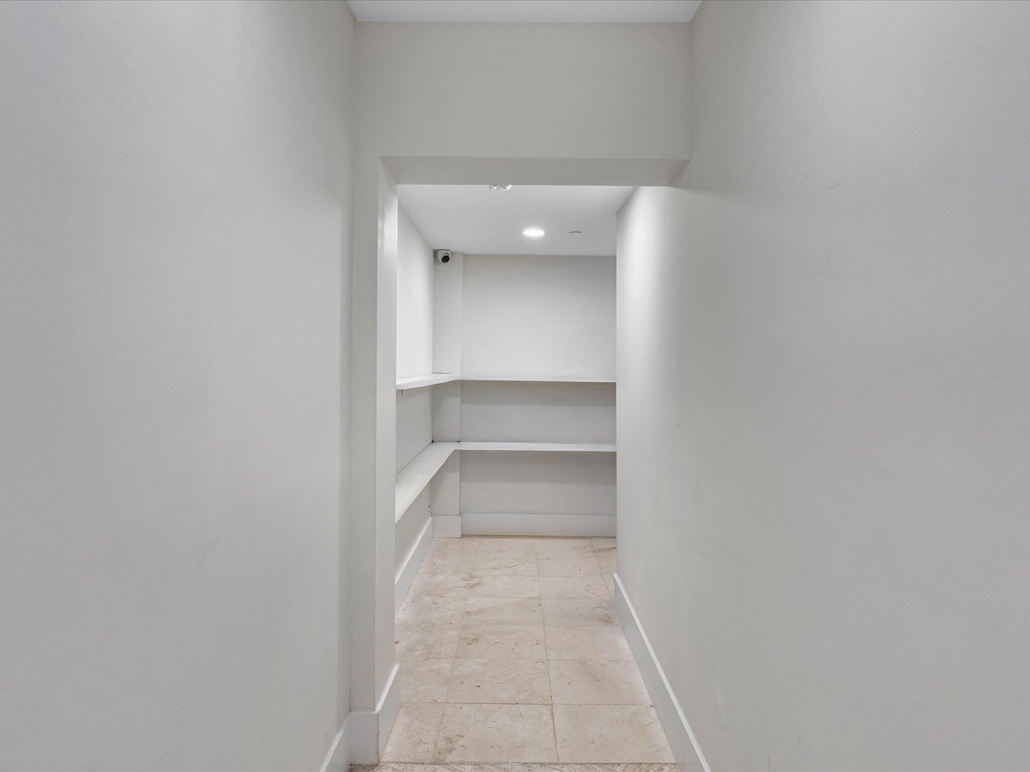 NASSAU HOUSE CONDOMINIUM - Residential