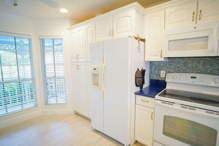VILLAS OF OCEAN DUNES - Residential Lease