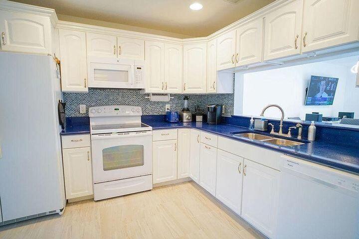 VILLAS OF OCEAN DUNES - Residential Lease