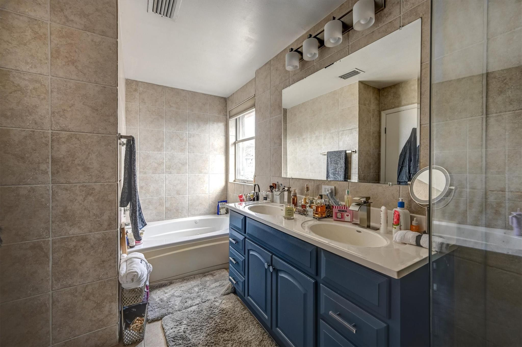 JACARANDA PARCEL 215 - Residential Lease