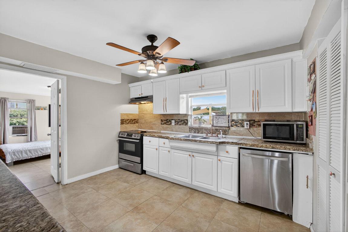 View photos, virtual tours, details... 1136 W 7th Street