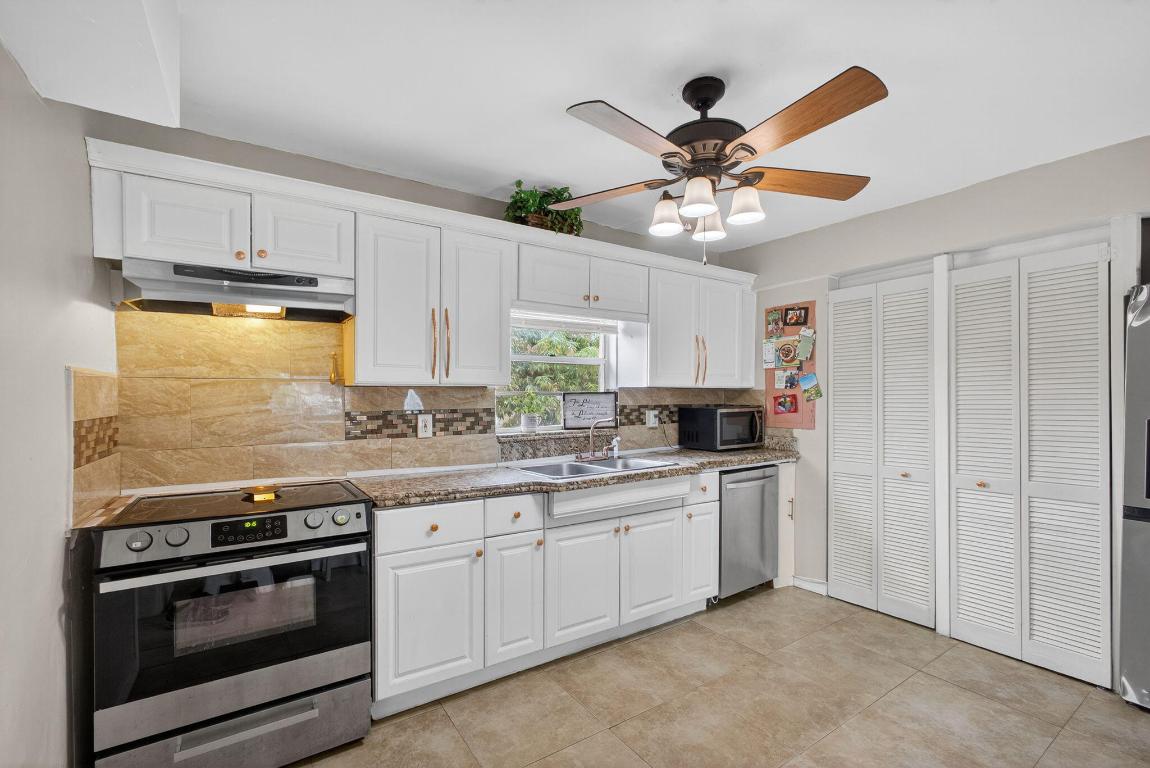 View photos, virtual tours, details... 1136 W 7th Street