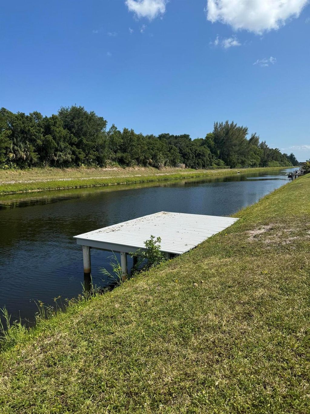 Photo of 120 Mayfair Lane, Boynton Beach, FL 33426 (MLS # R11111122)