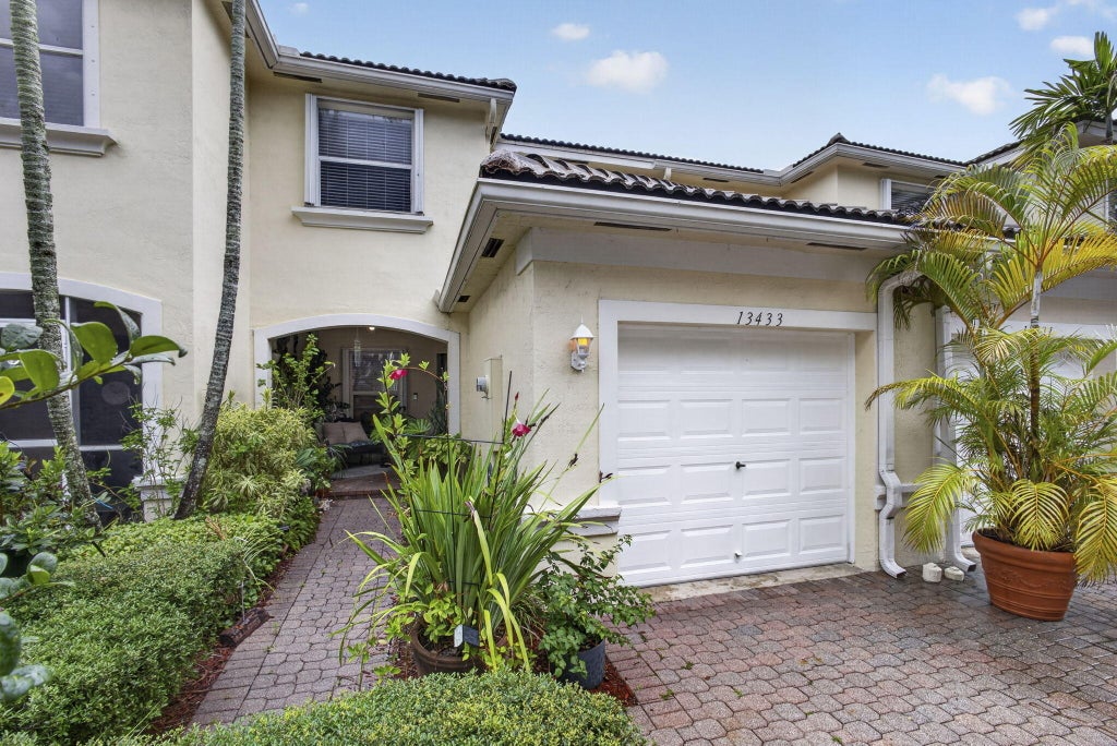 Photo of 13433 GEORGIAN Court, Wellington, FL 33414 (MLS # B26080954)