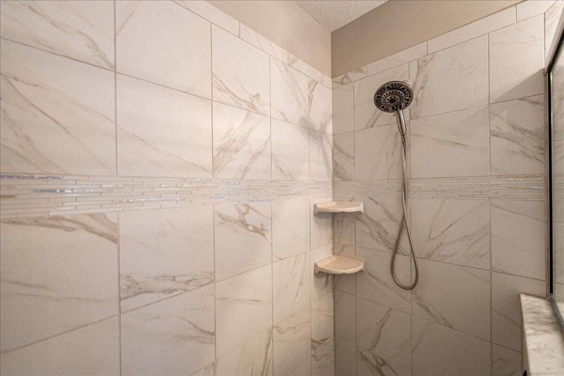 VIZCAYA FALLS PLAT 3 - Residential