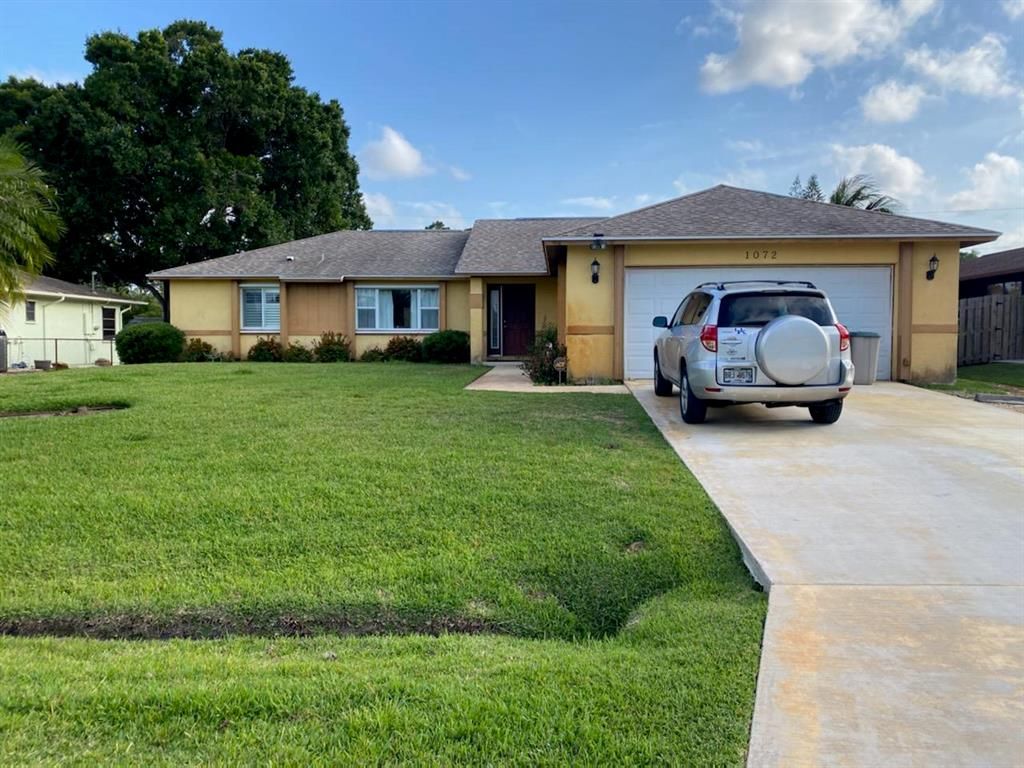 Photo of 1072 SE Seagrass Avenue, Port Saint Lucie, FL 34983 (MLS # R10721671)