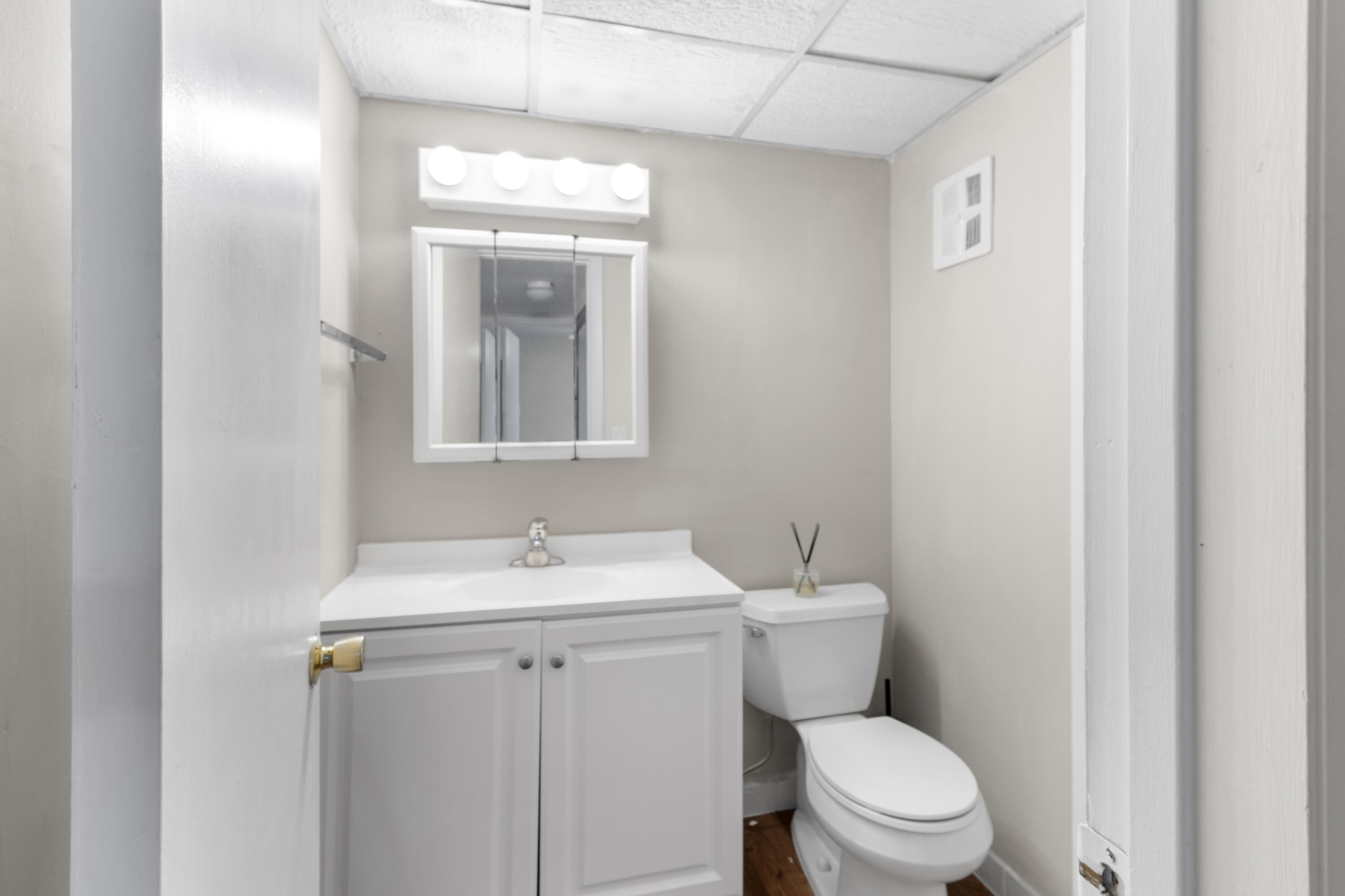 SPANISH OAKS CONDO - Residential Lease