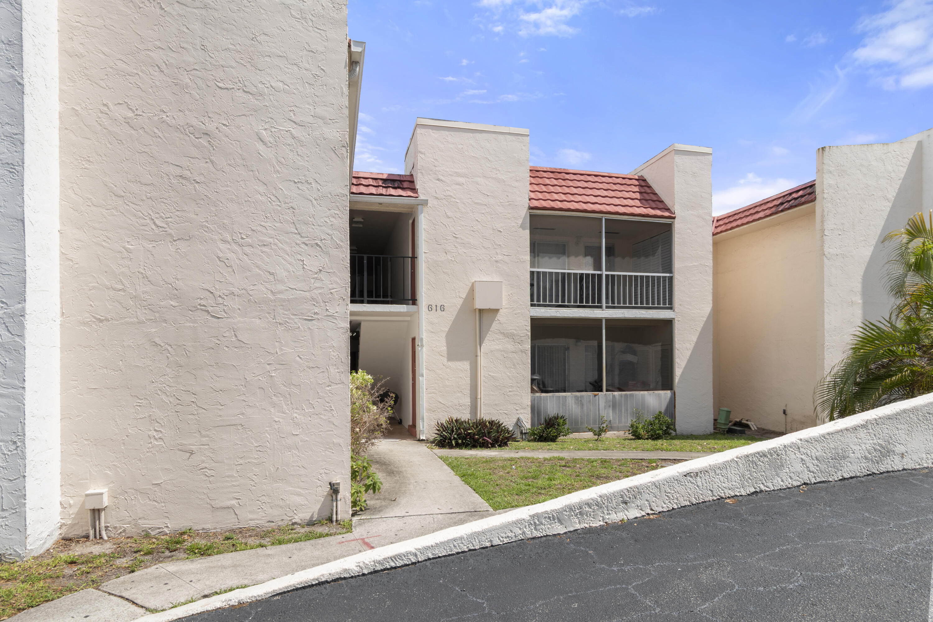 SPANISH OAKS CONDO - Residential Lease