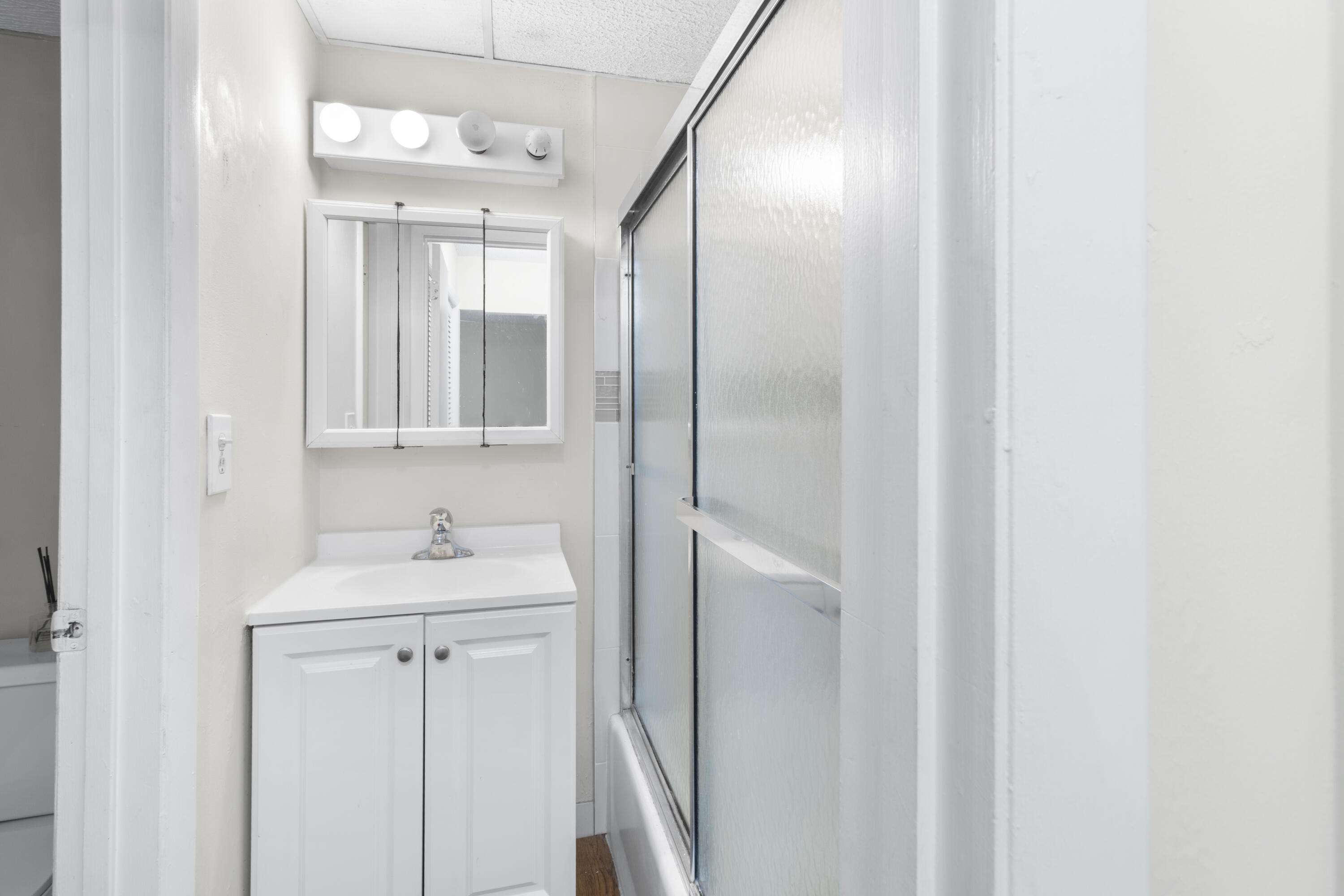 SPANISH OAKS CONDO - Residential Lease