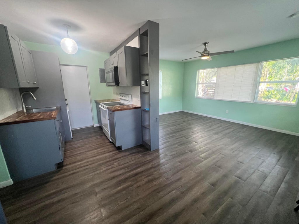 Photo of 601 N D Street, Lake Worth Beach, FL 33460 (MLS # B26065377)