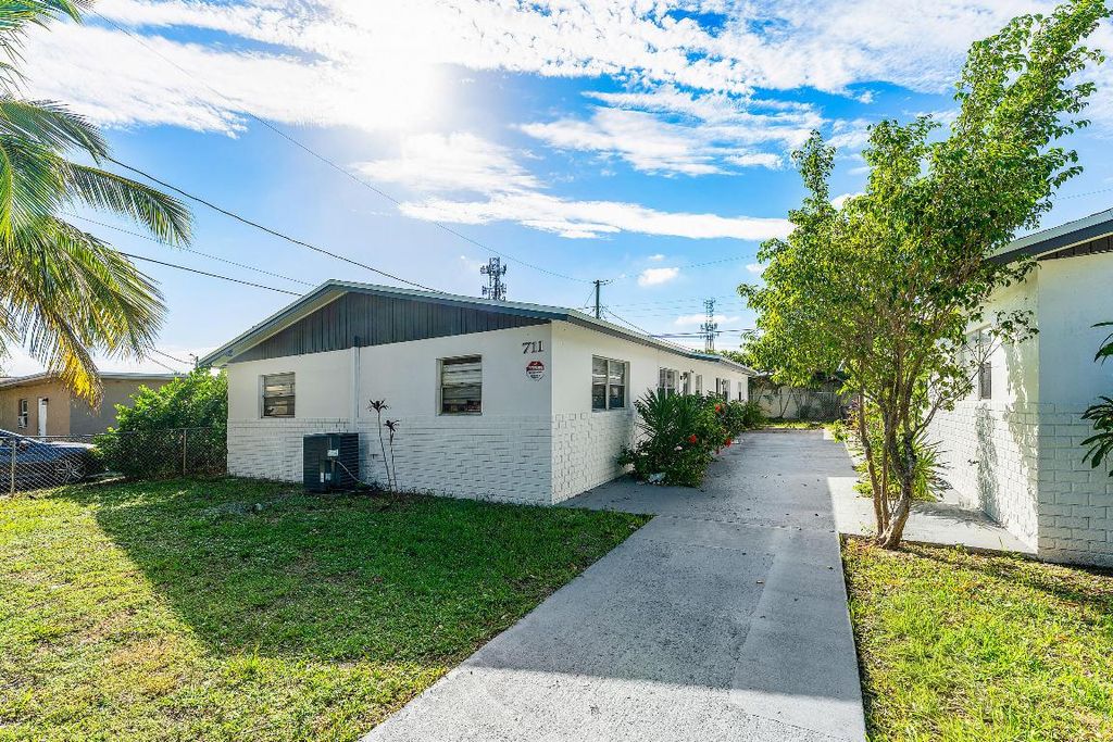 Photo of 711 Truman Avenue, Lake Worth Beach, FL 33460 (MLS # R11158021)