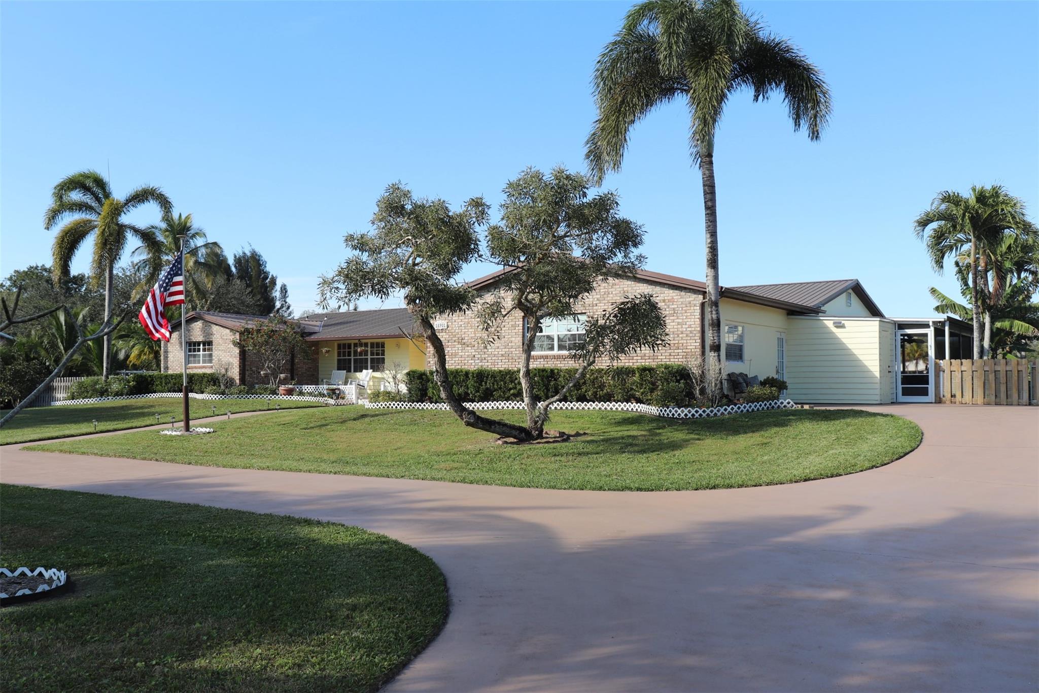 Must see this exceptional tropical property!!! 6 Bed 3 Bath on 2.5 acres Main house 2,731 sq. ft. 4 Bed 2 Bath Adjoining guesthouse 2-Bed 1-Bath with its own kitchenette, private entrance and HVAC providing ample space for guests. Freestanding metal building 50'X32' W/14' eaves W/2 attached stalls, great for hobbies, toys or workshop Perfect for home-based businesses Ample parking for vehicles or trailers. Fully fenced Shared spring fed lake along with 300' of canal frontage Deep water well Tropical landscaping w/ Mangos Avocados Bananas Papayas & Coconuts palms. 27'round above ground pool with solar heating Attached 16'X20' elevated gazebo Easy access to highways, airports, professional sport venues, shopping, hospitals, restaurants, schools Click on Matterport link for unfurnished view