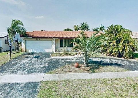 5207 Roosevelt Street Hollywood FL 33021